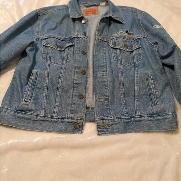 Levi's Women’s Distressed Light Wash Denim Jacket - Light Blue - Picture 8 of 9